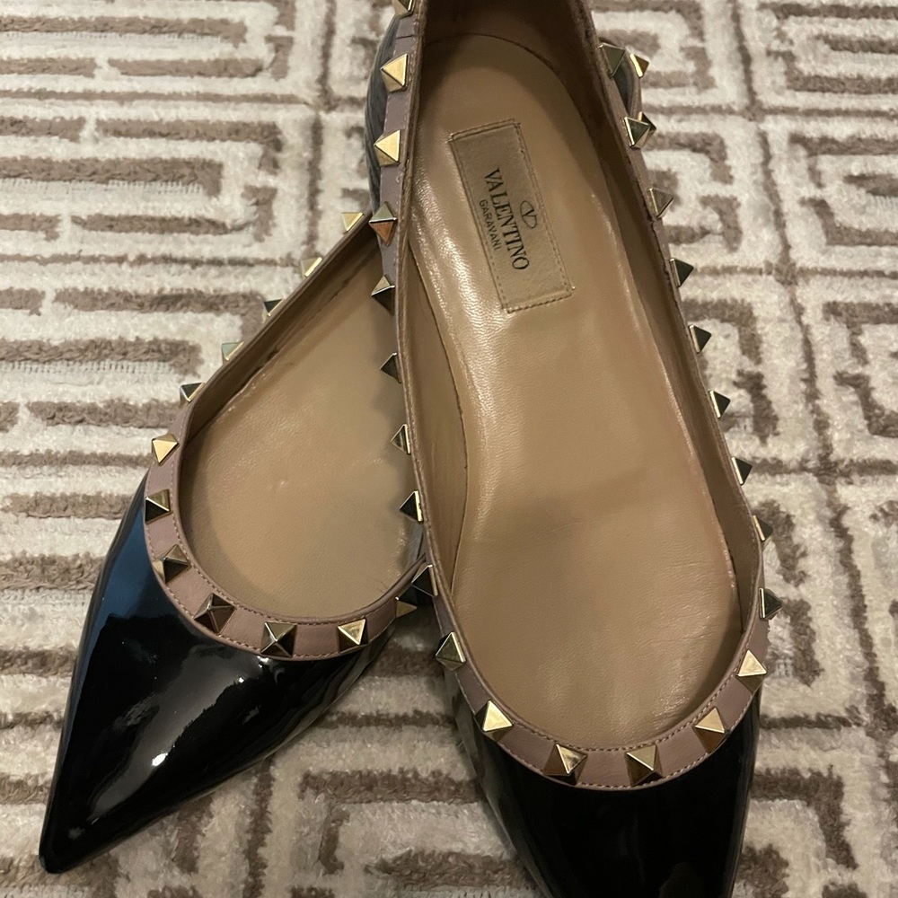 PATENT ROCKSTUD BALLET FLAT - Picture 2 of 4